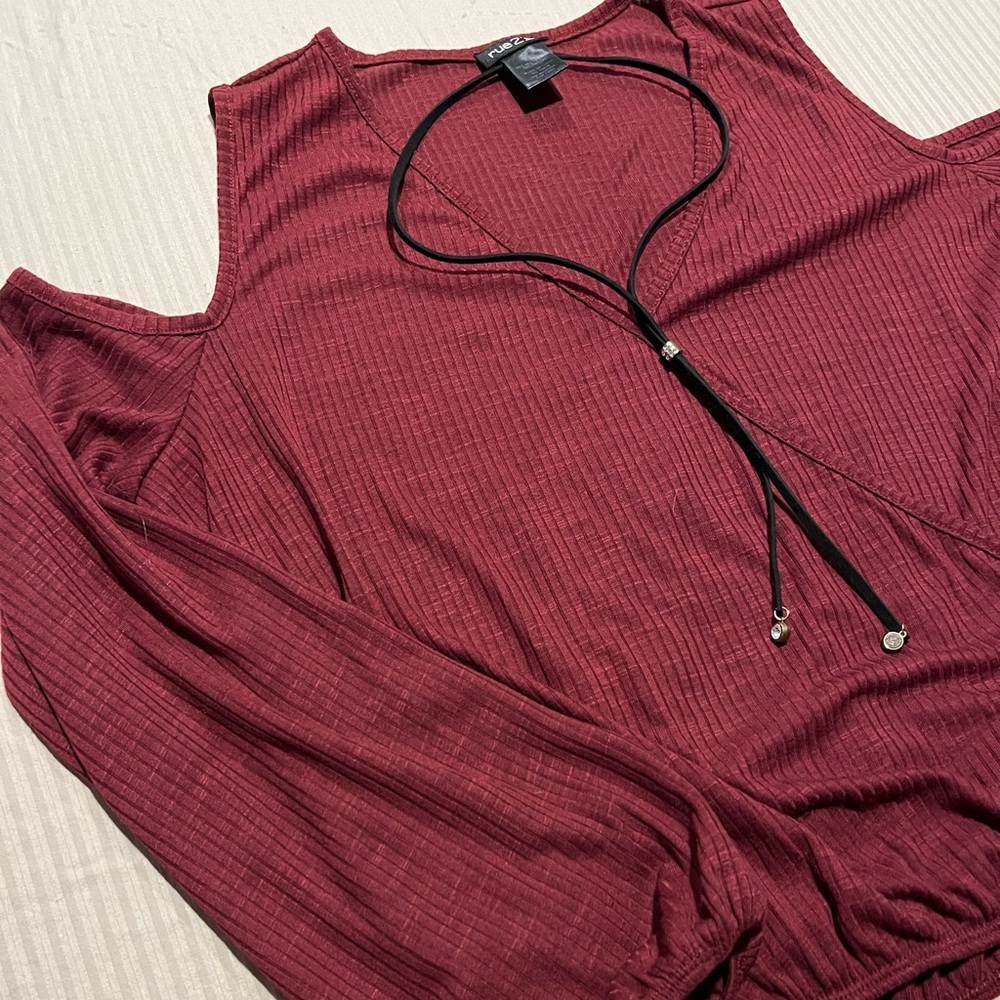 Rue 21 balloon sleeve cut out long sleeve top burgundy